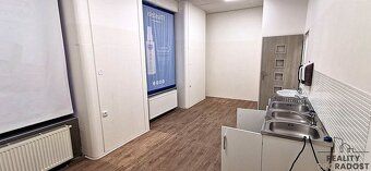 V zastoupení majitele Vám nabízíme k pronájmu prodejnu o roz