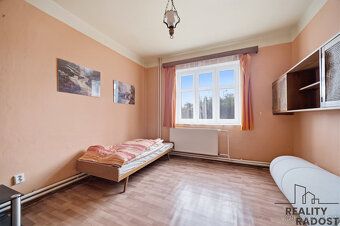 2 houses on land - up to 4 apartments - investment opportunity near Kolín