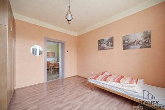 2 houses on land - up to 4 apartments - investment opportunity near Kolín