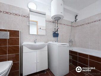 Hledáte byt, který nabízí soukromí rodinného domu, ale přito