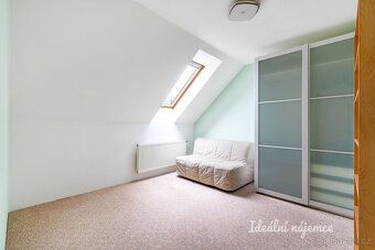 K dlouhodobému podnájmu Vám nabízíme atypický, mezonetový by
