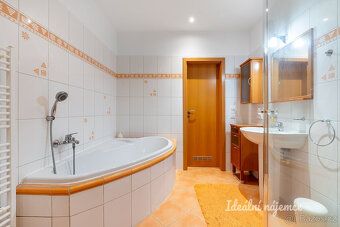 K dlouhodobému podnájmu Vám nabízíme atypický, mezonetový by