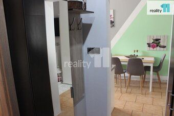 +služby cca Elektrická energie 800,- a plyn 1700,-kč, Realit
