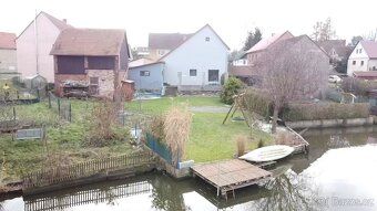 Tento krásný dům se nachází v malebné obci Holany u České Lí