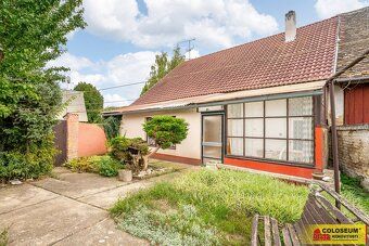 Ref. No. E1348B084 We offer you exclusively for purchase a family house