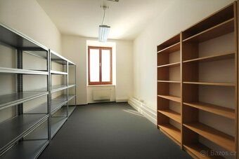 Ref #20346 We offer for rent office space of size