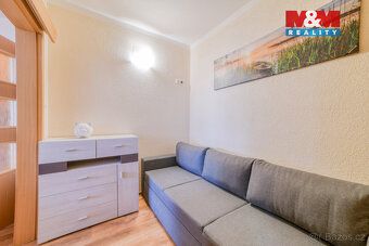 Nabízíme k prodeji prostorný byt 2+1 o celkové podlahové plo