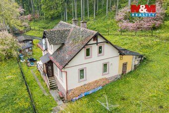Nabízíme k prodeji samostatně stojící rodinný dům v Podhradí