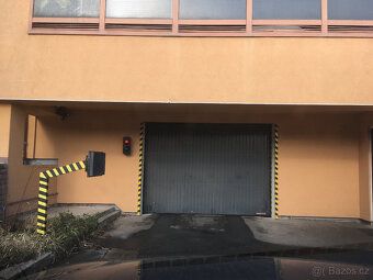 Pronájem ohrazeného samostatně uzamykatelného garážového stá