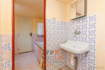 Ref #00627 We offer for sale a family house of layout 3 + 1 in