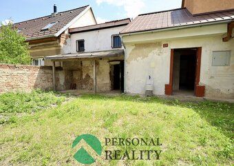 Ref. No. 02398 Looking for a family house in the village to complete according to your own ideas?
