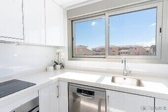 Nabízíme k prodeji krásný penthouse - apartmán v exkluzivním