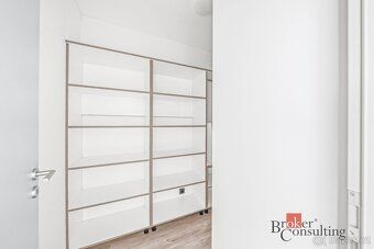 Rodinný dům ve Velkých ChvalovicíchRohový rodinný dům 4+kk s