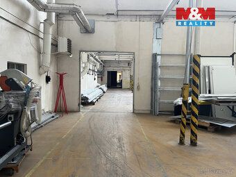 Nabízíme Vám k pronájmu víceúčelovou jednopodlažní komerční 