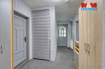 We offer for sale a spacious two-generation house with usable area of 221 sqm on the edge of…
