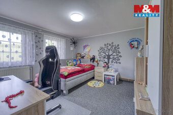 We offer for sale a spacious two-generation house with usable area of 221 sqm on the edge of…