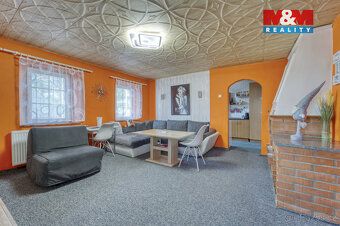 We offer for sale a spacious two-generation house with usable area of 221 sqm on the edge of…