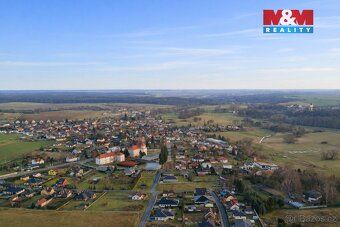 Nabízíme k prodeji stavební pozemek o výměře 800 m² v obci B