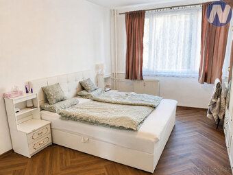 V zastoupení majitele nabízíme k pronájmu pěkný a kompletně 