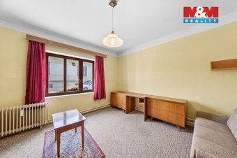 We offer for sale a family house with 6+1 bedrooms in the village of Družec