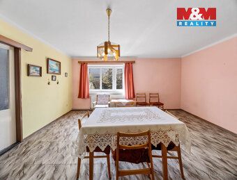 We offer for sale a family house with 6+1 bedrooms in the village of Družec