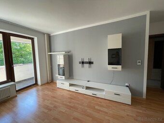 Pronájem moderního 2+kk (51 m²) se zasklenou lodžií – Chrudi