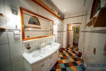 Looking for a spacious house that allows immediate move-in...