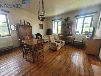 We offer for sale an exceptionally beautiful and quiet place with a family house (floor area…
