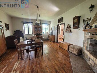 We offer for sale an exceptionally beautiful and quiet place with a family house (floor area…