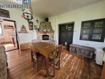 We offer for sale an exceptionally beautiful and quiet place with a family house (floor area…