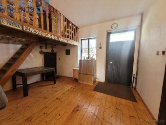 We offer for sale an exceptionally beautiful and quiet place with a family house (floor area…