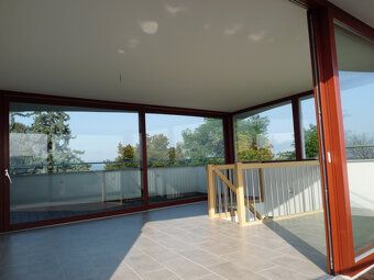 This is a terraced house completed by an attic penthouse with terraces