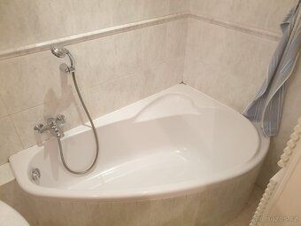 I offer bright, non-pass through, furnished room of approx. size 2
