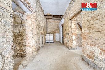 Nabízíme k prodeji samostatně stojící rodinný domek v malebn
