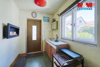 Nabízíme k prodeji malý rodinný dům v centru Kvíčovic, samos