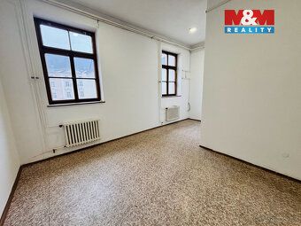 Oferujemy atrakcyjne powierzchnie komercyjne do wynajęcia w zabytkowym budynku w centrum…