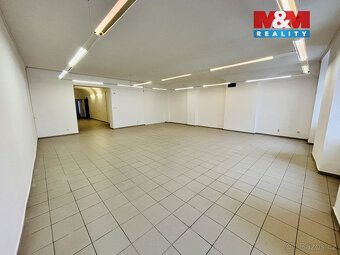 Oferujemy atrakcyjne powierzchnie komercyjne do wynajęcia w zabytkowym budynku w centrum…