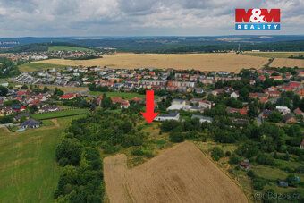 Nabízíme k prodeji prostorný pozemek o výměře 9 551 m² v atr