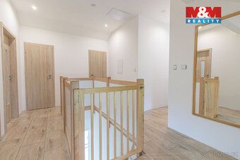 Nabízíme k prodeji prostorný rodinný dům v rušné části Novéh