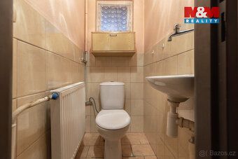 Nabízíme k prodeji samostatně stojící rodinný dům v centru o