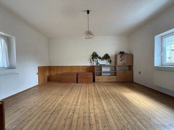 We offer for direct sale a stone three-story house in the center of Šu