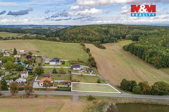 Nabízíme k prodeji pozemek k bydlení o rozloze 1009 m², kter