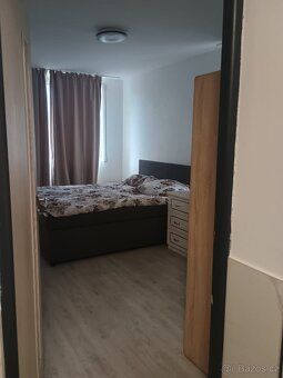 Nabízíme k pronájmu světlý a prostorný byt 3+1 s lodžií, ide