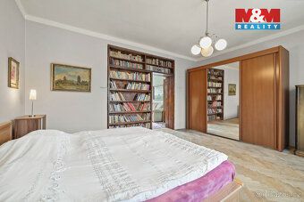 We offer for sale a beautiful row family house in a quiet part of K