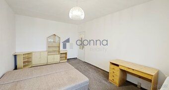 Nabízíme k pronájmu prostorný byt 2+1, o ploše 60m2 + lodžie