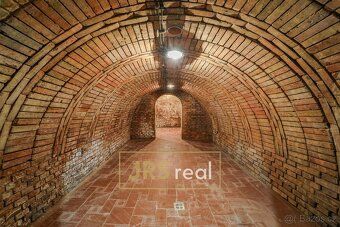 Ref # 140038MT Exclusively on behalf of the owner I offer you for sale an exceptional wine…