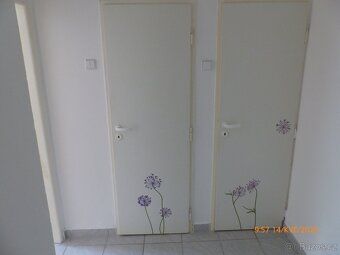 We offer exclusively for rent an apartment 1+1 with balcony in a brick house with lift.