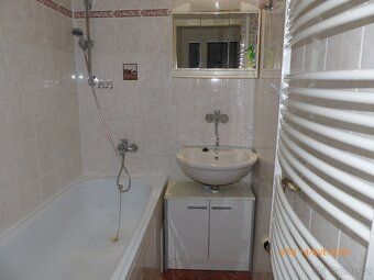 We offer exclusively for rent an apartment 1+1 with balcony in a brick house with lift.