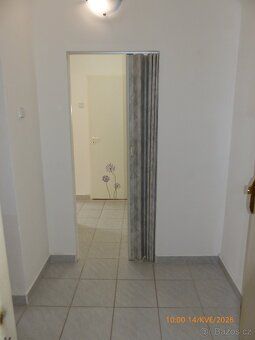 We offer exclusively for rent an apartment 1+1 with balcony in a brick house with lift.