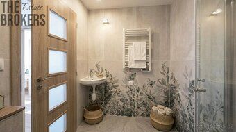 Multi-generational housing or investment opportunity in Všetaty